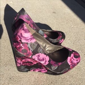 Madden Girl Rose Wedge heels